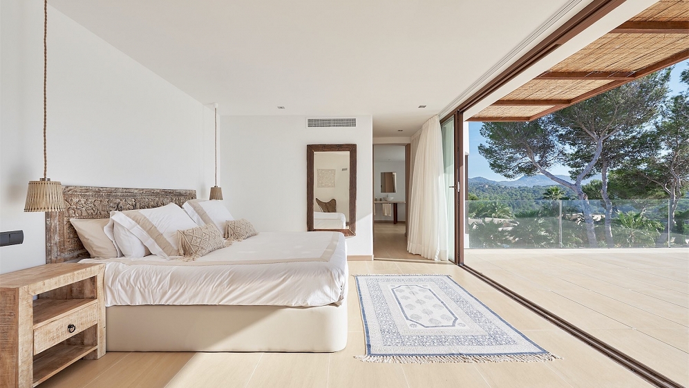 Smaakvolle luxe villa op loopafstand van het strand met prachtig uitzicht op Es Vedra 