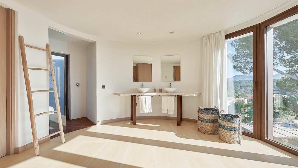 Smaakvolle luxe villa op loopafstand van het strand met prachtig uitzicht op Es Vedra 