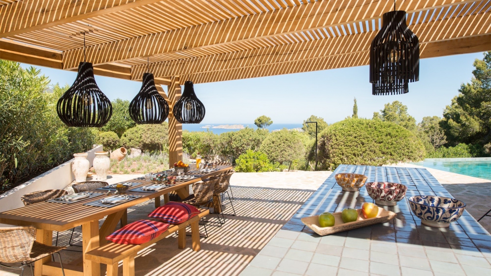 Schitterende Ibiza stijl met uitzonderlijk mooi uitzicht op zee en de zonsondergangen in Cala Tarida