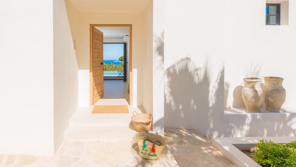 Schitterende Ibiza stijl met uitzonderlijk mooi uitzicht op zee en de zonsondergangen in Cala Tarida