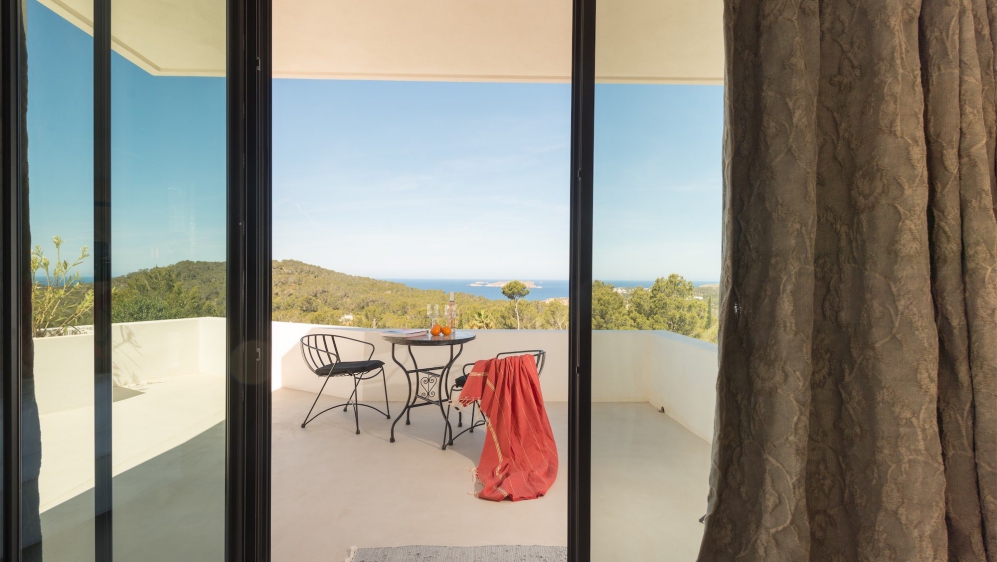 Schitterende Ibiza stijl met uitzonderlijk mooi uitzicht op zee en de zonsondergangen in Cala Tarida