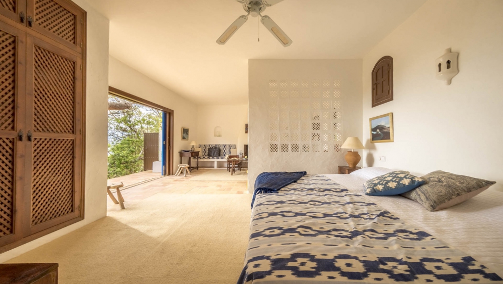 Super charmante Ibiza villa met schitterend zeezicht en privé toegang tot de zee