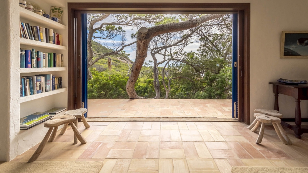 Super charmante Ibiza villa met schitterend zeezicht en privé toegang tot de zee