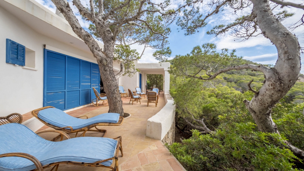 Super charmante Ibiza villa met schitterend zeezicht en privé toegang tot de zee