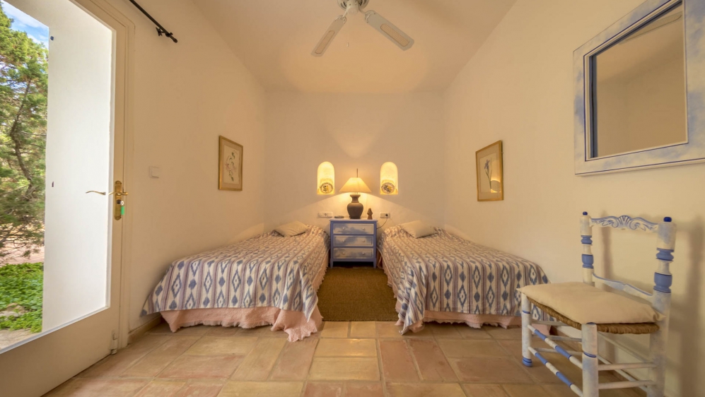 Super charmante Ibiza villa met schitterend zeezicht en privé toegang tot de zee