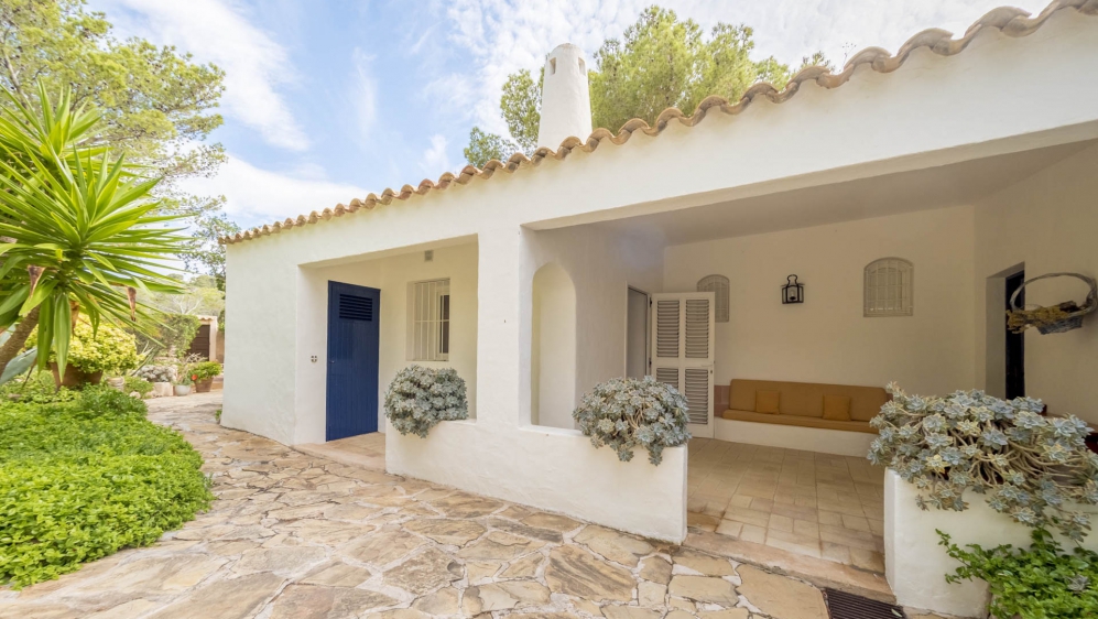 Super charmante Ibiza villa met schitterend zeezicht en privé toegang tot de zee