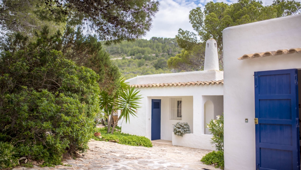 Super charmante Ibiza villa met schitterend zeezicht en privé toegang tot de zee