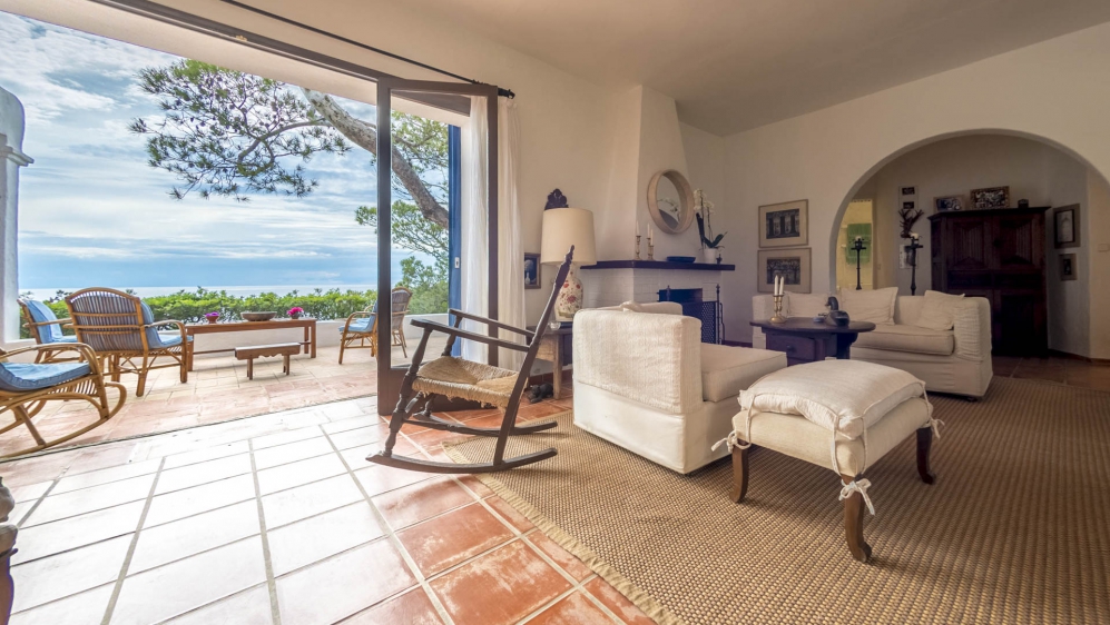 Super charmante Ibiza villa met schitterend zeezicht en privé toegang tot de zee