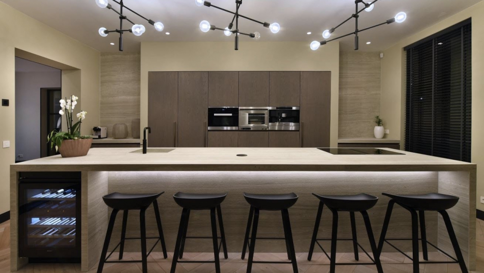 Schitterende high-tech designer villa met zeezicht zeer dichtbij de jachthaven en centrum -Buitenkans!