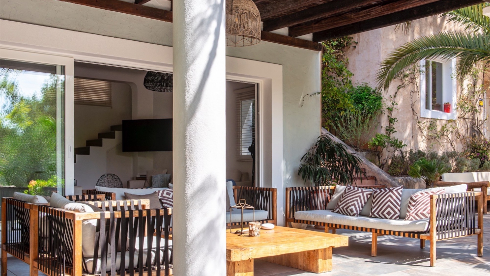Super charmante Ibiza finca met verhuurlicentie, privacy en toplocatie tussen stad en strand