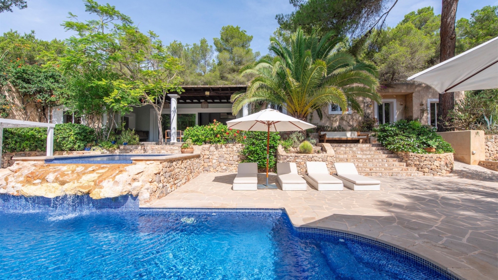 Super charmante Ibiza finca met verhuurlicentie, privacy en toplocatie tussen stad en strand