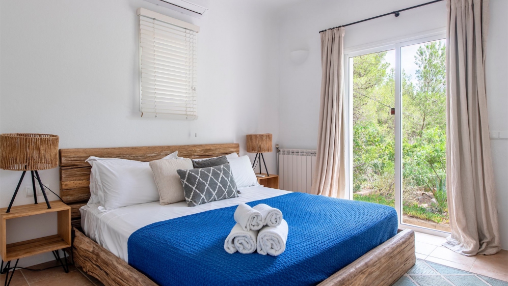 Super charmante Ibiza finca met verhuurlicentie, privacy en toplocatie tussen stad en strand