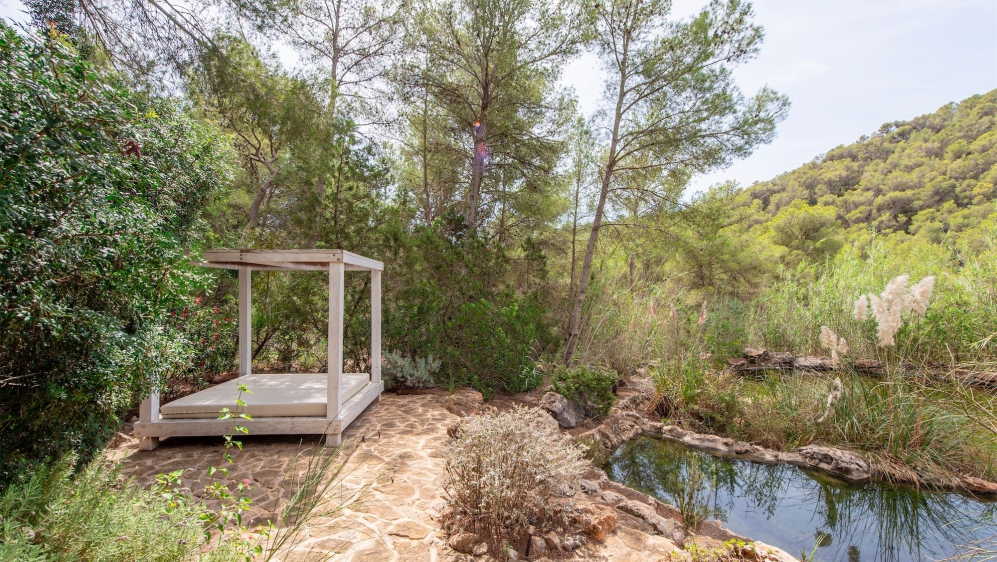 Super charmante Ibiza finca met verhuurlicentie, privacy en toplocatie tussen stad en strand