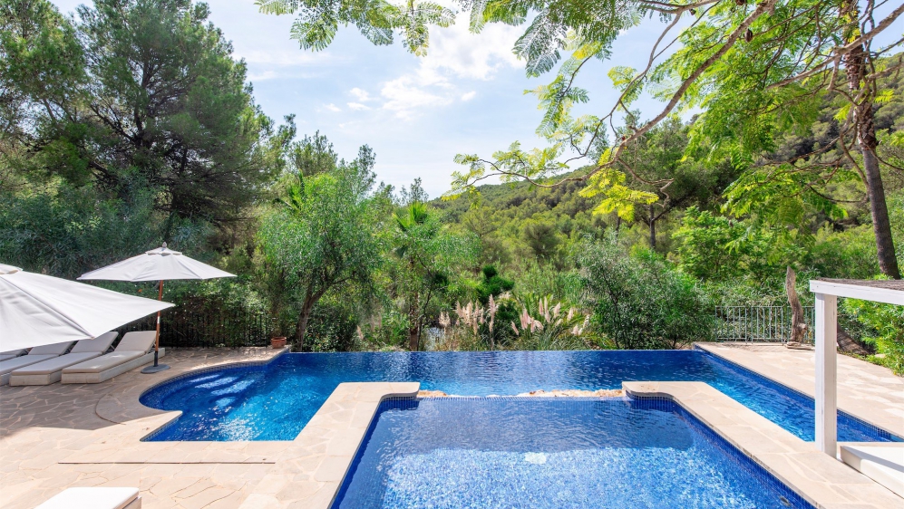 Super charmante Ibiza finca met verhuurlicentie, privacy en toplocatie tussen stad en strand