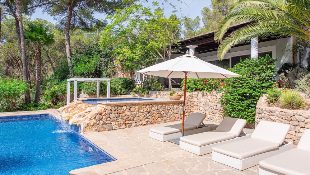 Super charmante Ibiza finca met verhuurlicentie, privacy en toplocatie tussen stad en strand
