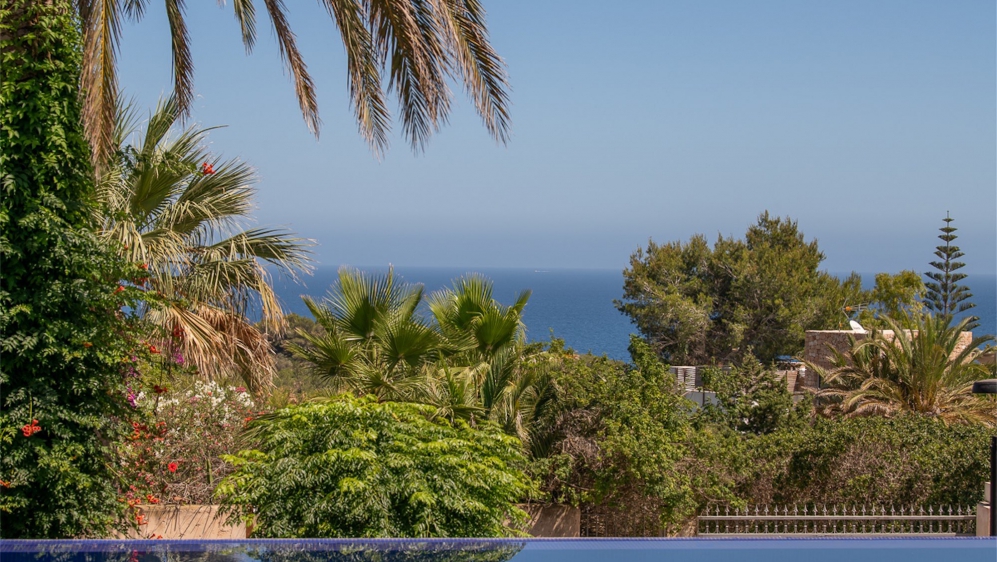 Stunning modern sea view villa with touristic rental license in Cap Martinet