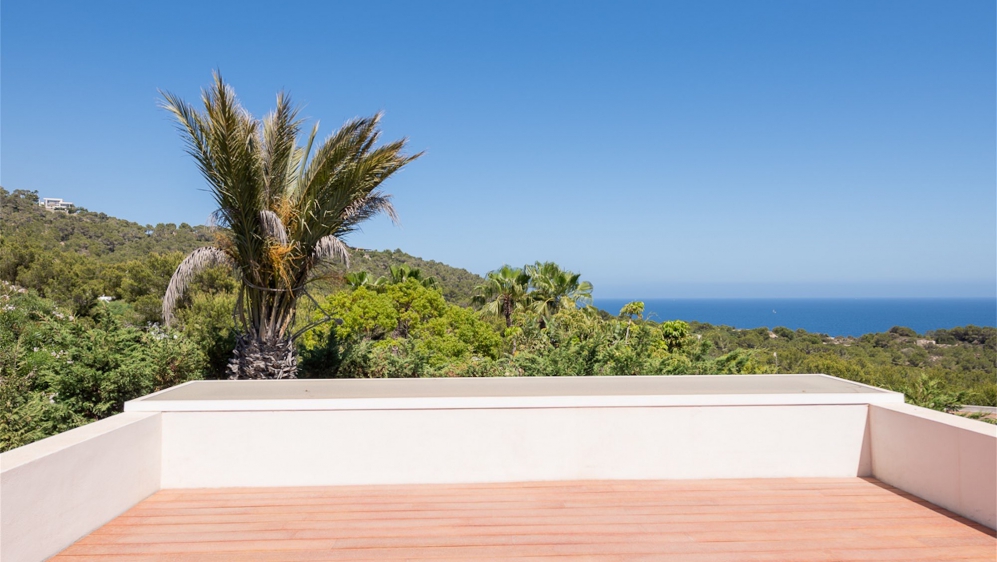 Stunning modern sea view villa with touristic rental license in Cap Martinet