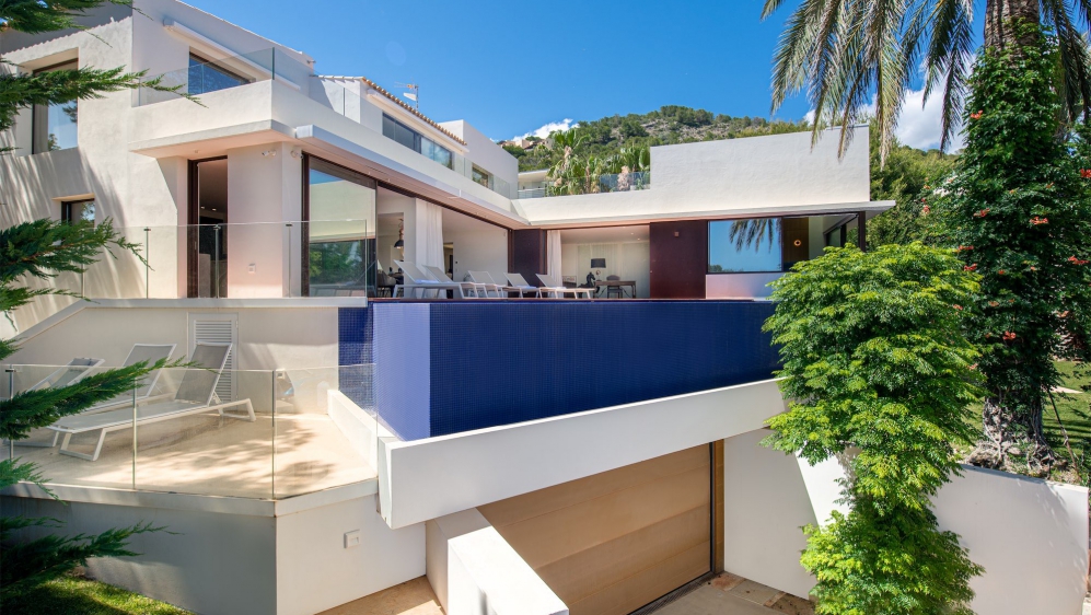 Schitterende moderne villa met zeezicht en verhuurvergunning op toplocatie Cap Martinet