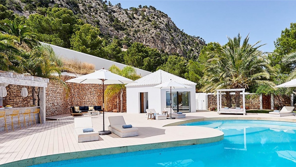 Superieure Ibiza villa pal aan zee met apart gastenverblijf en waanzinnig uitzicht op Formentera