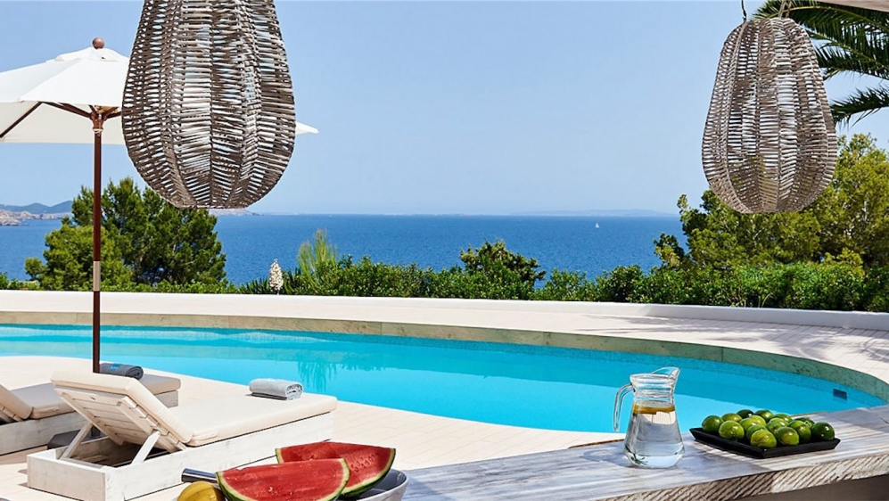 Superieure Ibiza villa pal aan zee met apart gastenverblijf en waanzinnig uitzicht op Formentera