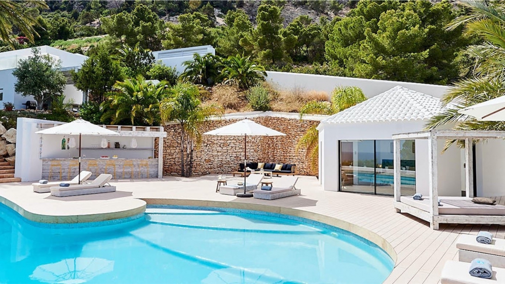 Superieure Ibiza villa pal aan zee met apart gastenverblijf en waanzinnig uitzicht op Formentera
