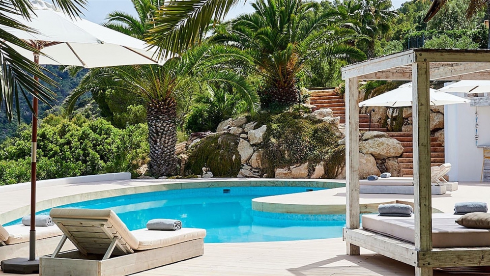 Superieure Ibiza villa pal aan zee met apart gastenverblijf en waanzinnig uitzicht op Formentera
