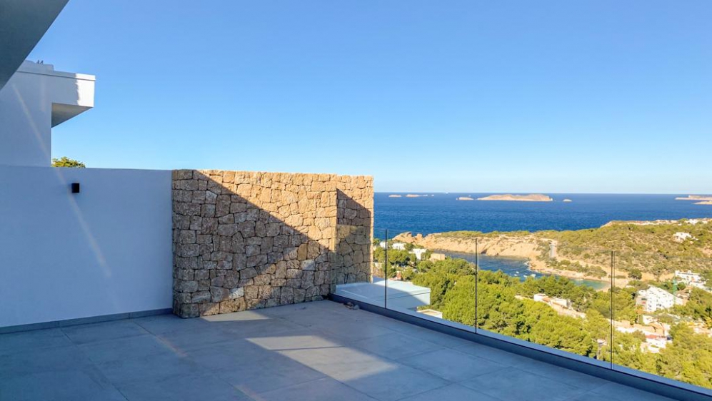 Stunning modern penthouse with stunning sea views close to Cala Vadella Beach