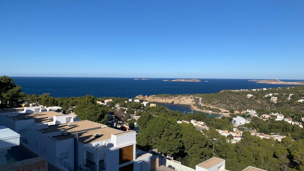 Schitterend modern penthouse in Cala Vadella met groot dakterras en spectaculair uitzicht op zee