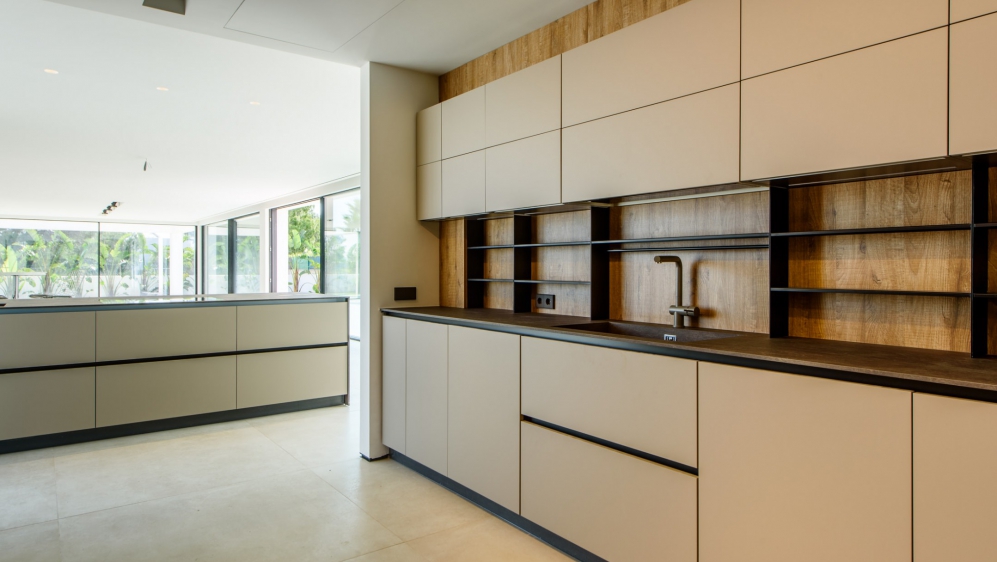Stunning new buils luxury villa  located at walking distance from the beach
