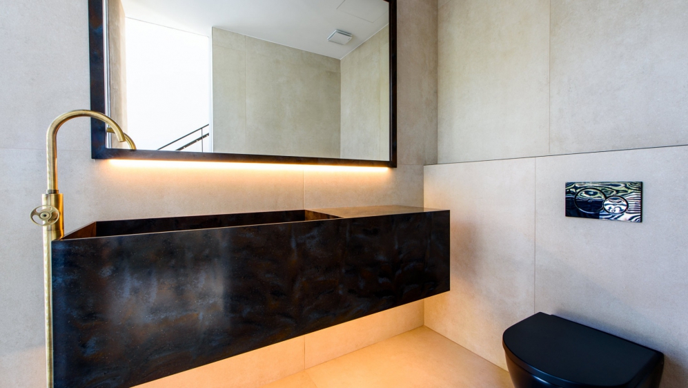 Stunning new buils luxury villa  located at walking distance from the beach