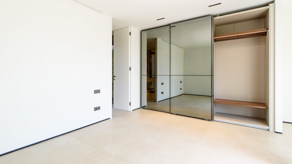 Stunning new buils luxury villa  located at walking distance from the beach