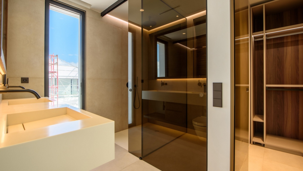 Stunning new buils luxury villa  located at walking distance from the beach