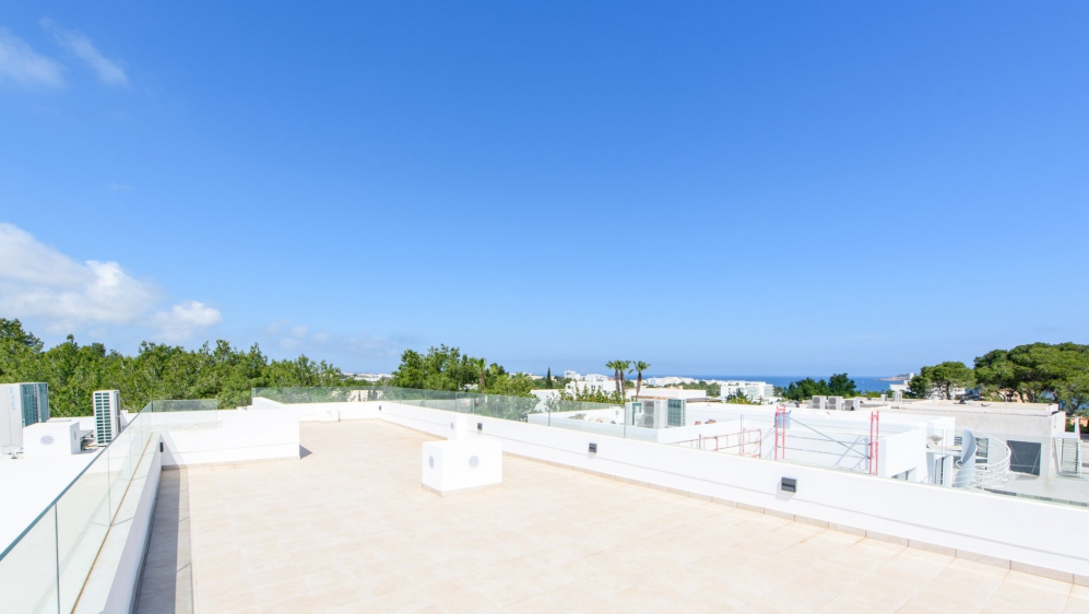 Stunning new buils luxury villa  located at walking distance from the beach