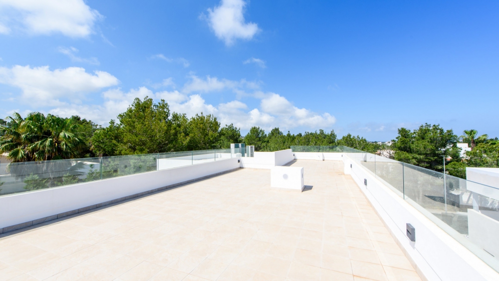Stunning new buils luxury villa  located at walking distance from the beach