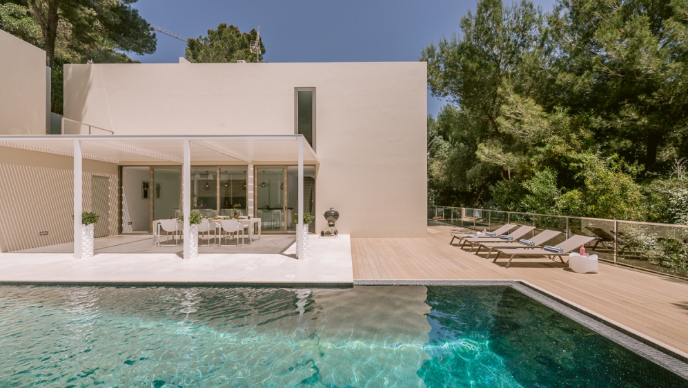 Schitterende designer villa in beveiligde urbanisatie dichtbij Ibiza stad