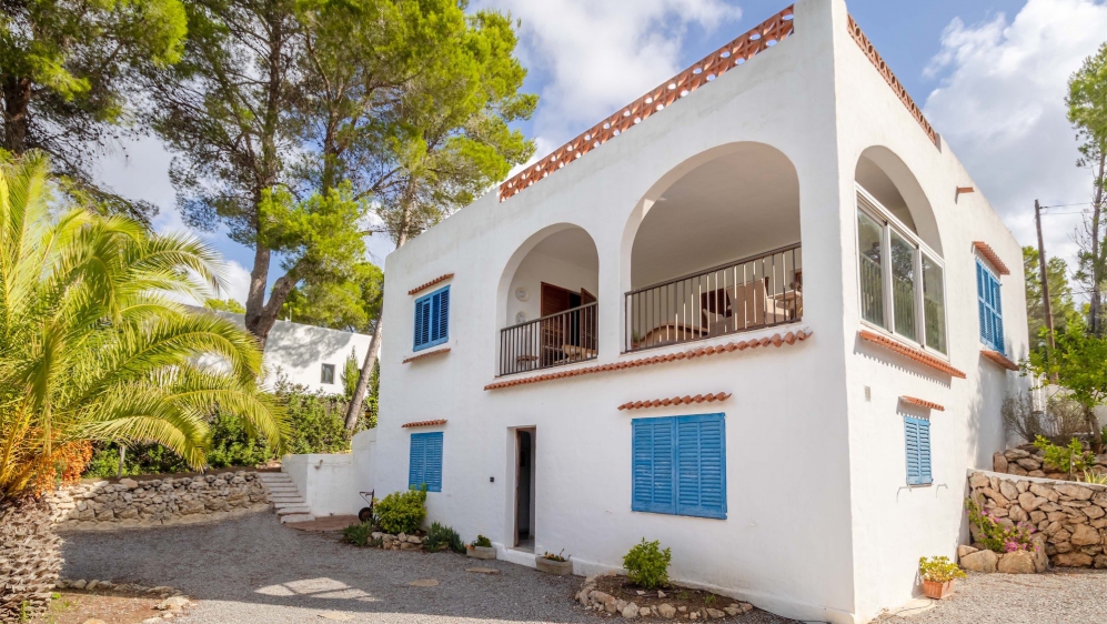 Super charming Ibiza villa with plenty of space and beautiful views in green West coast area 