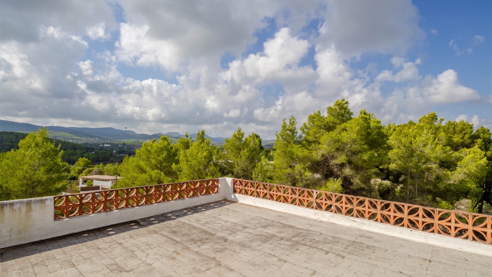 Super charmante Ibiza villa met veel ruimte en prachtig uitzicht voor zeer interessante prijs!
