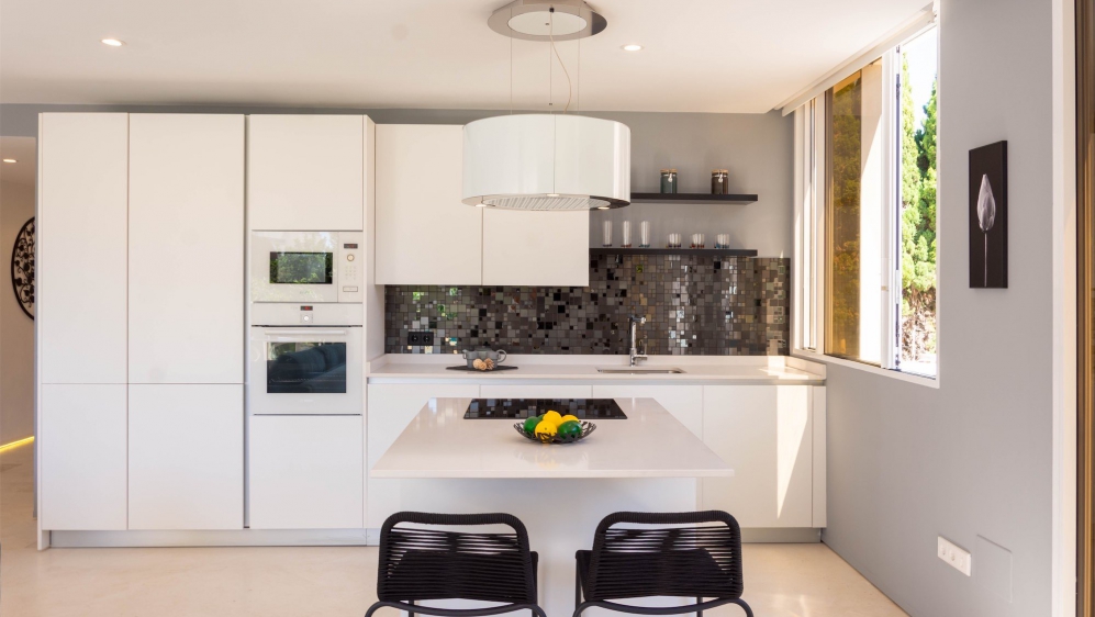 Luxurious modern apartment located just a few steps from Talamanca beach