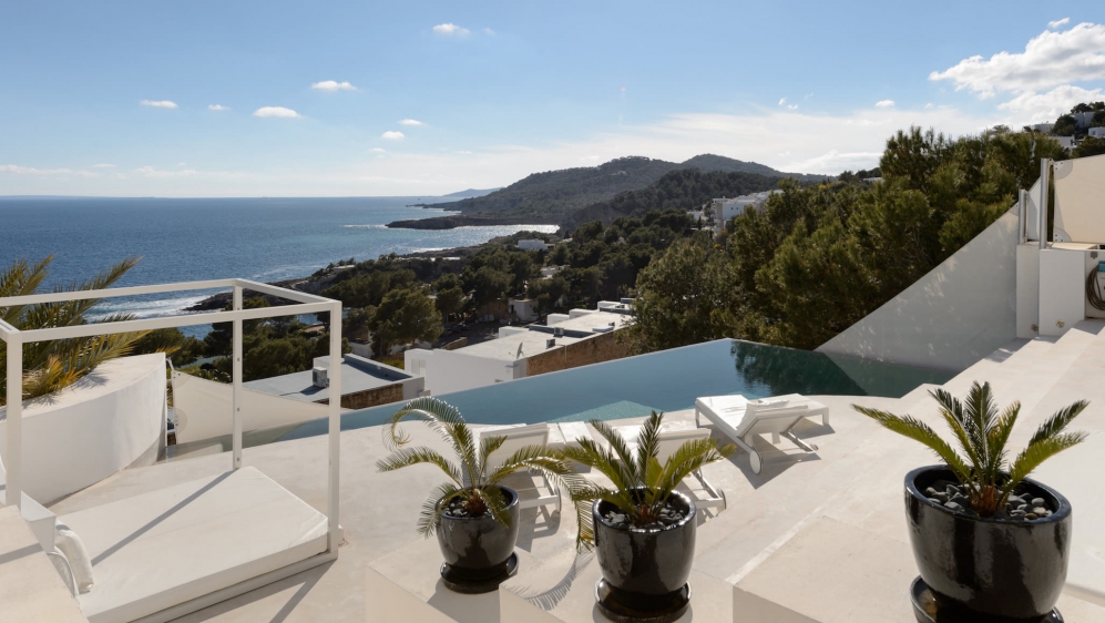 Contemporary villa with amazing sea views in Roca Llisa