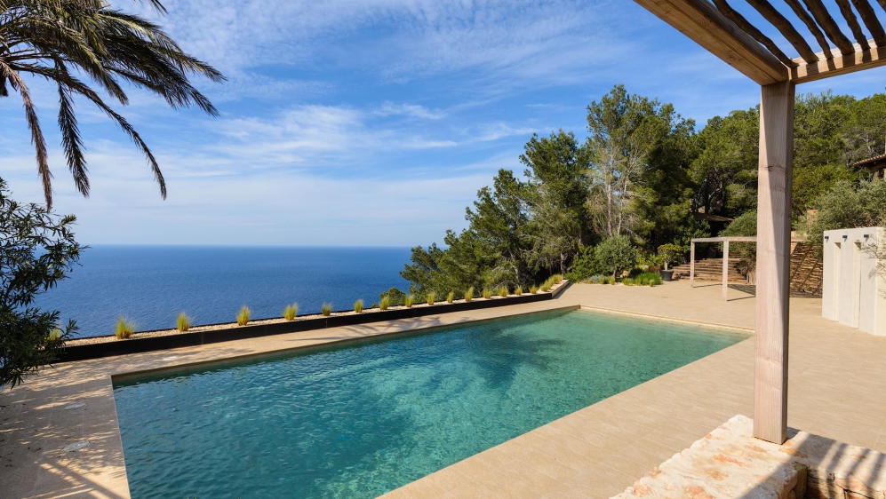 Amazing villa with the most stunning sea views and rental license