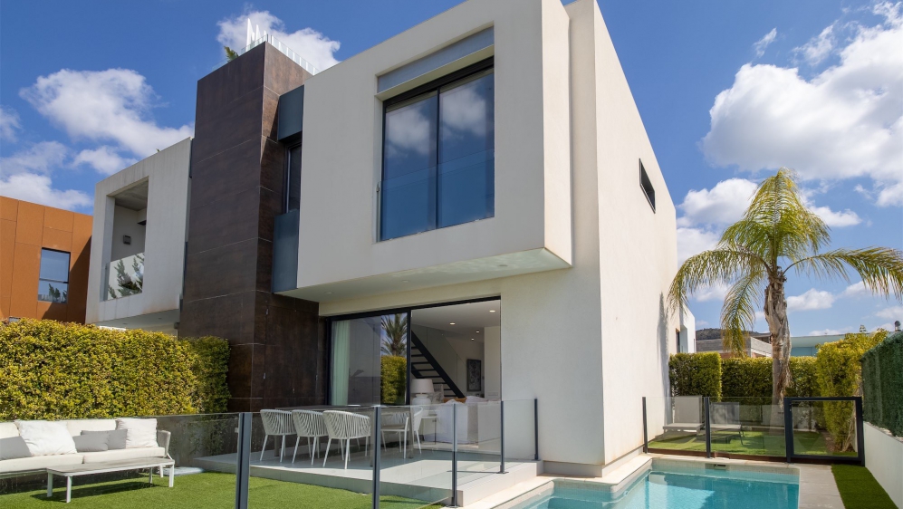 Luxury and modern villa with pool very close to Talamanca beach