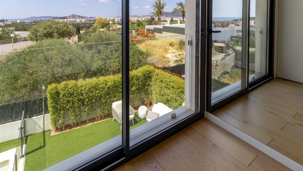 Luxe en moderne villa met zwembad zeer dicht bij het strand van Talamanca