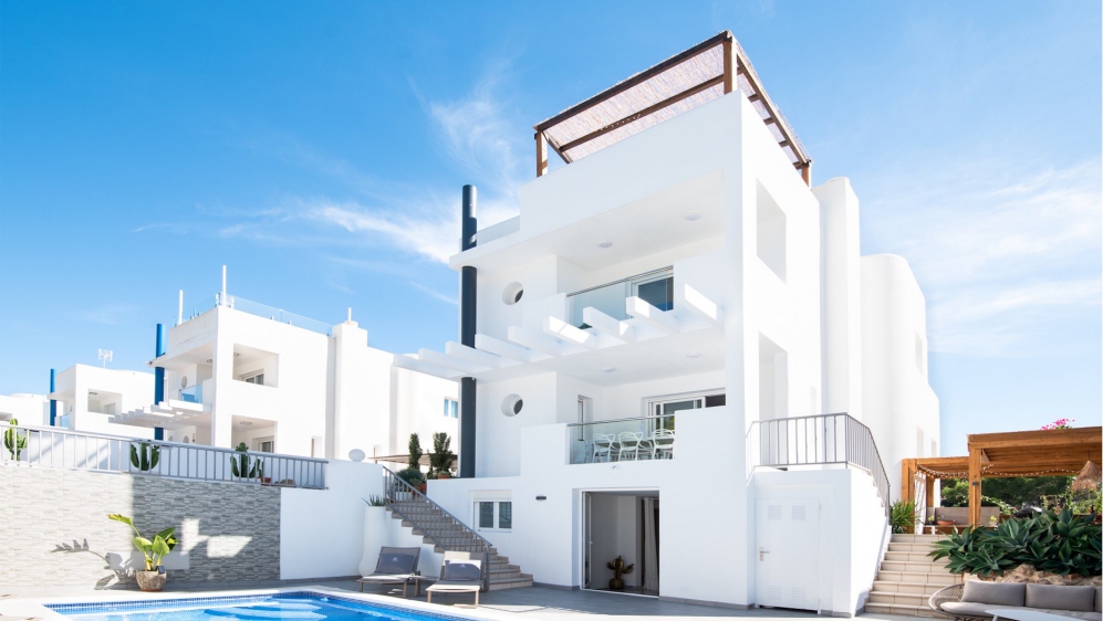 Spacious Modern Villa with Sea Views and Rental License in Cala Vadella