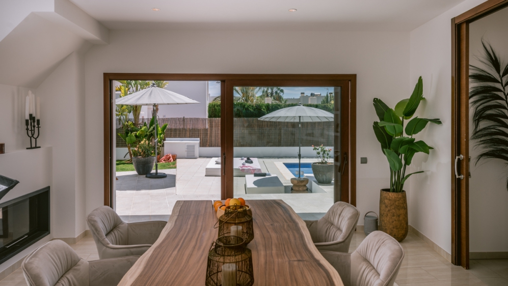 Luxury modern villa with lots of Privacy and Comfort, Close to the Beach and Ibiza Town