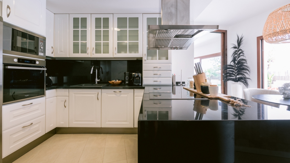 Luxury modern villa with lots of Privacy and Comfort, Close to the Beach and Ibiza Town