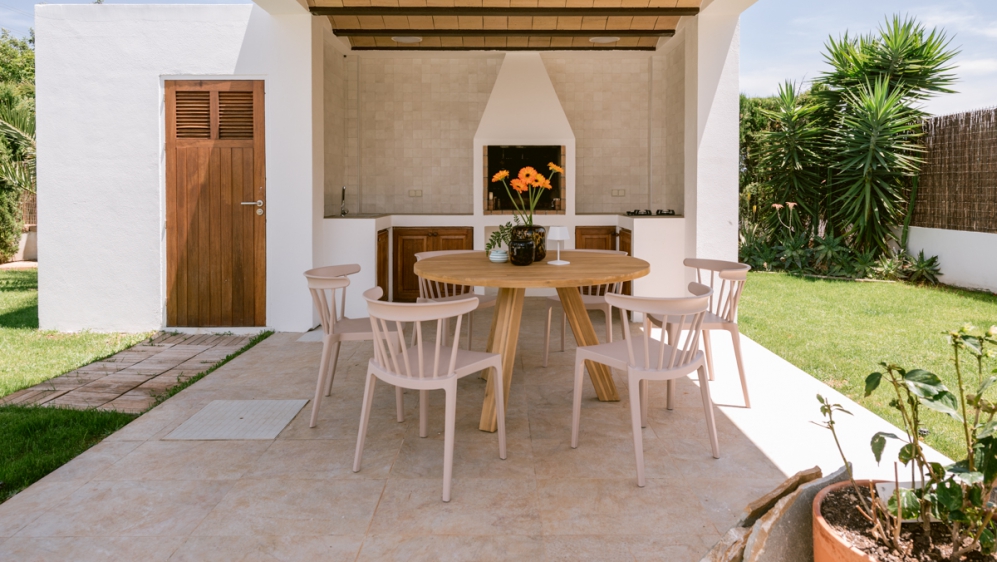 Luxury modern villa with lots of Privacy and Comfort, Close to the Beach and Ibiza Town