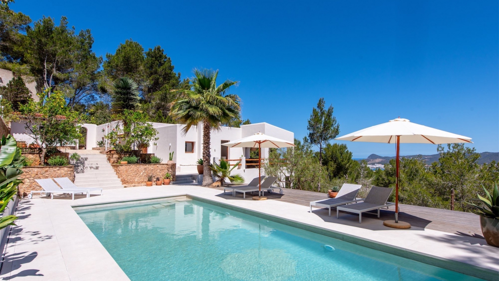 Charming Renovated Ibiza-Style Villa with Stunning Views near the islands' best beaches