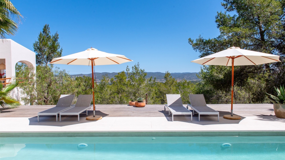 Charming Renovated Ibiza-Style Villa with Stunning Views near the islands' best beaches