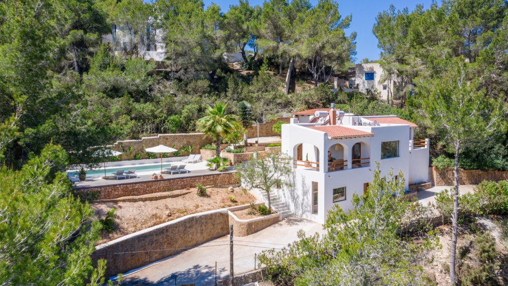 Charming Renovated Ibiza-Style Villa with Stunning Views near the islands' best beaches