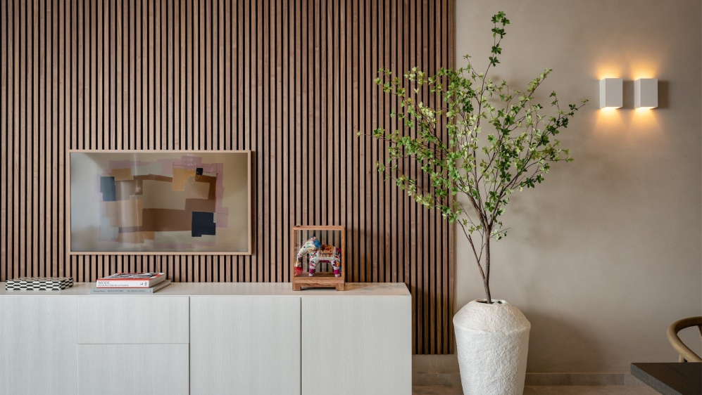 Modern en stijlvol Ibiza appartement in luxe complex aan zee voor interessante prijs!